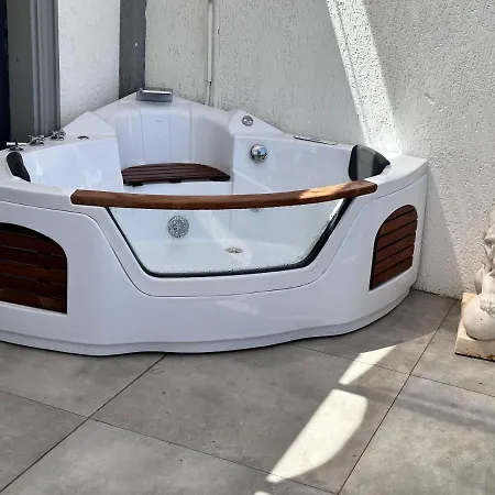 View Διαμέρισμα *